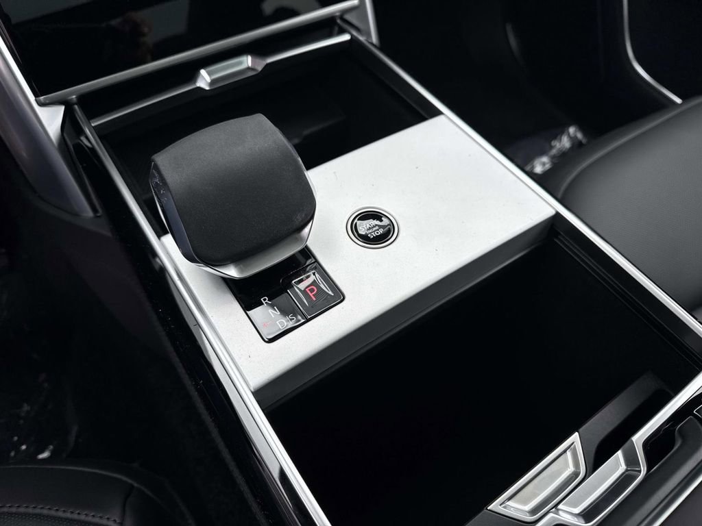 New 2026 Land Rover Range Rover SE image 25