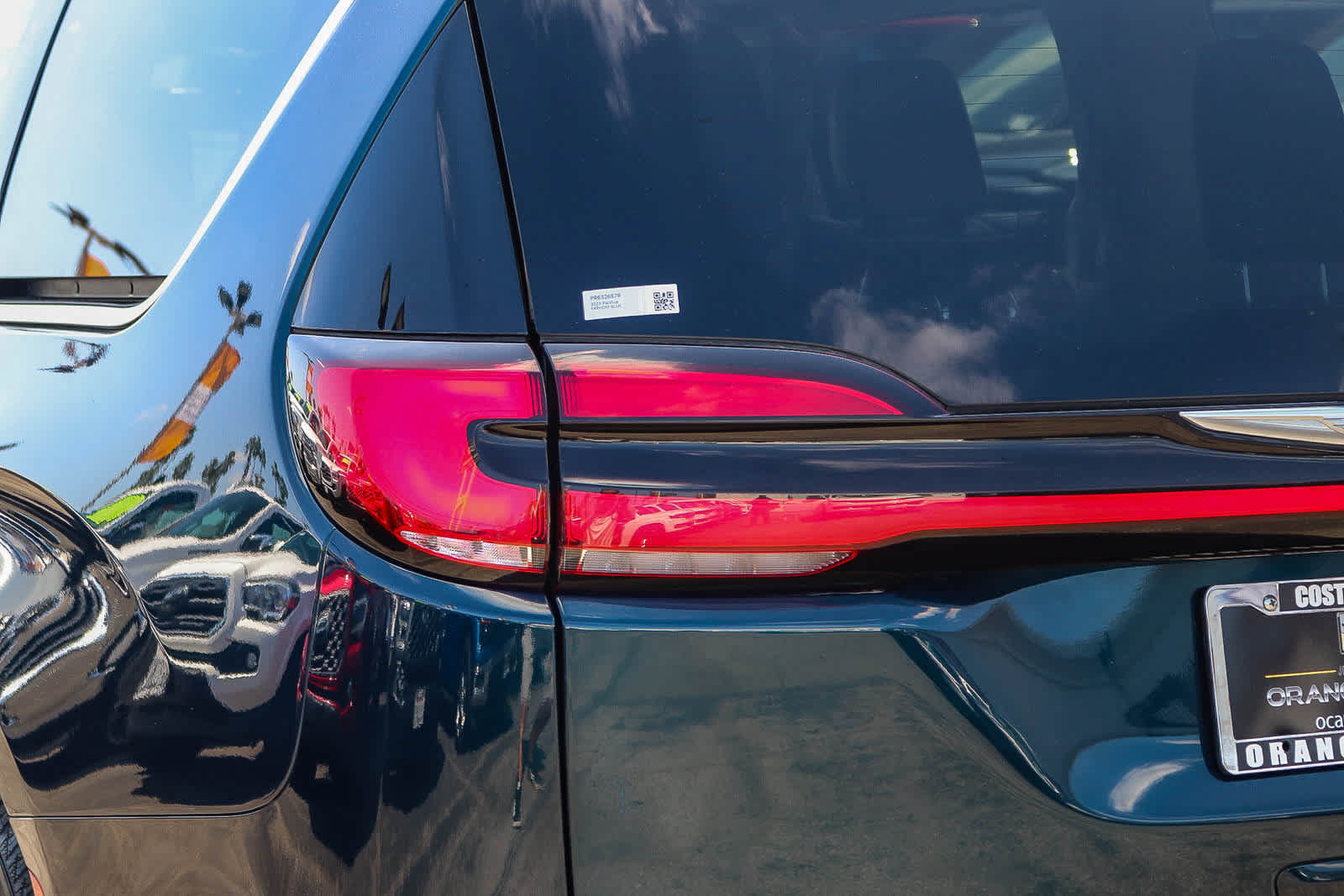 Used 2023 Chrysler Pacifica Limited FWD image 7