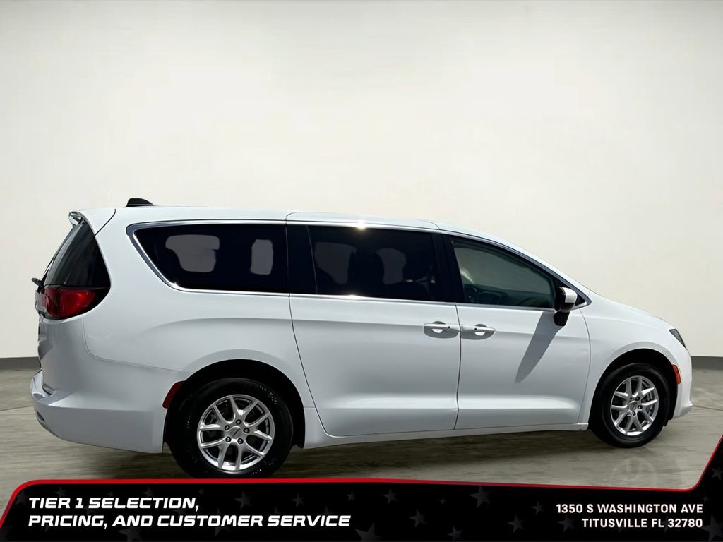 Used 2023 Chrysler Voyager LX FWD image 7