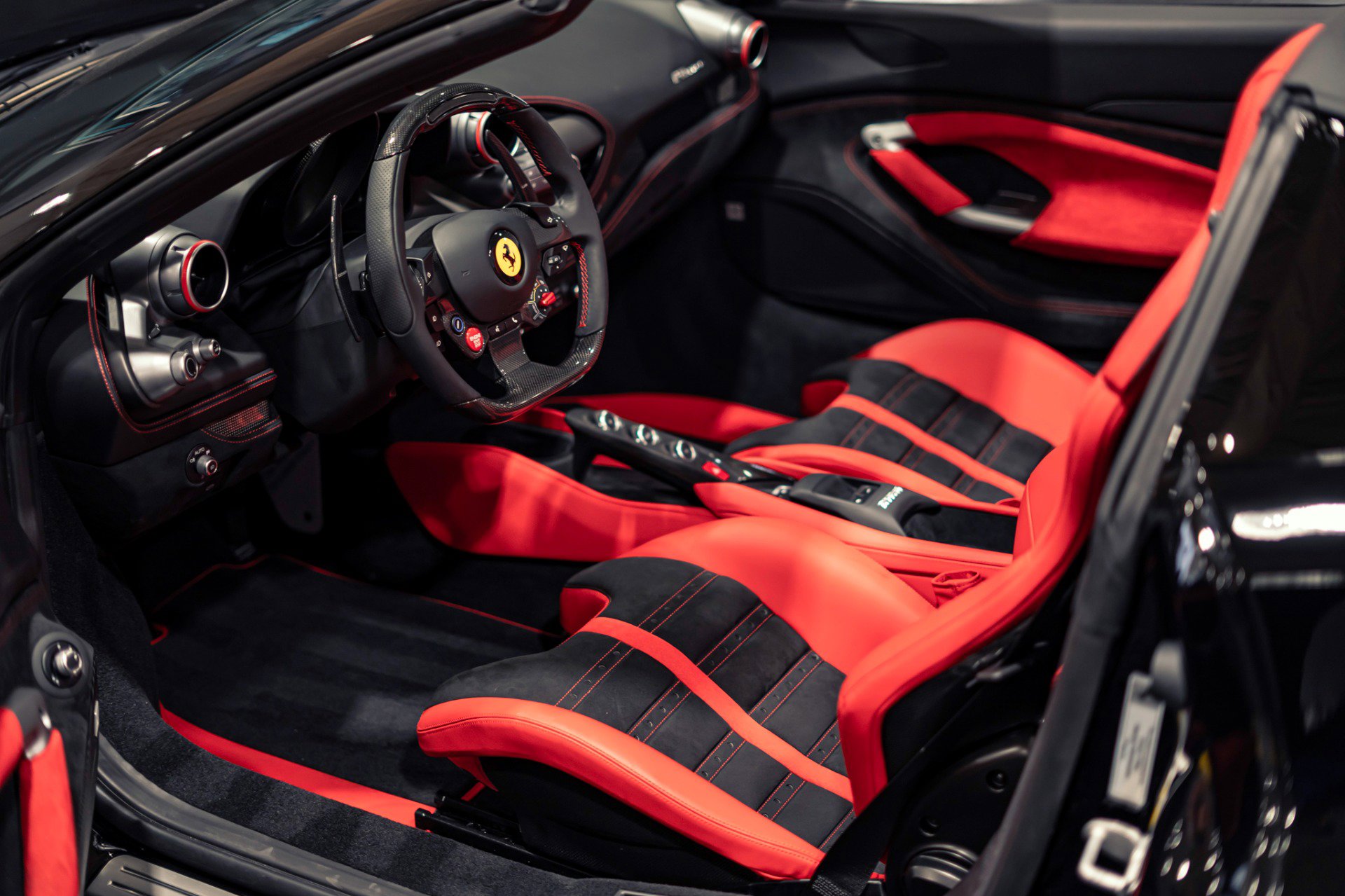 Used 2023 Ferrari F8 Tributo RWD image 2