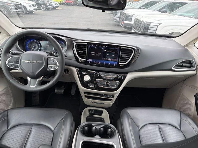 Used 2023 Chrysler Pacifica Touring-L image 29