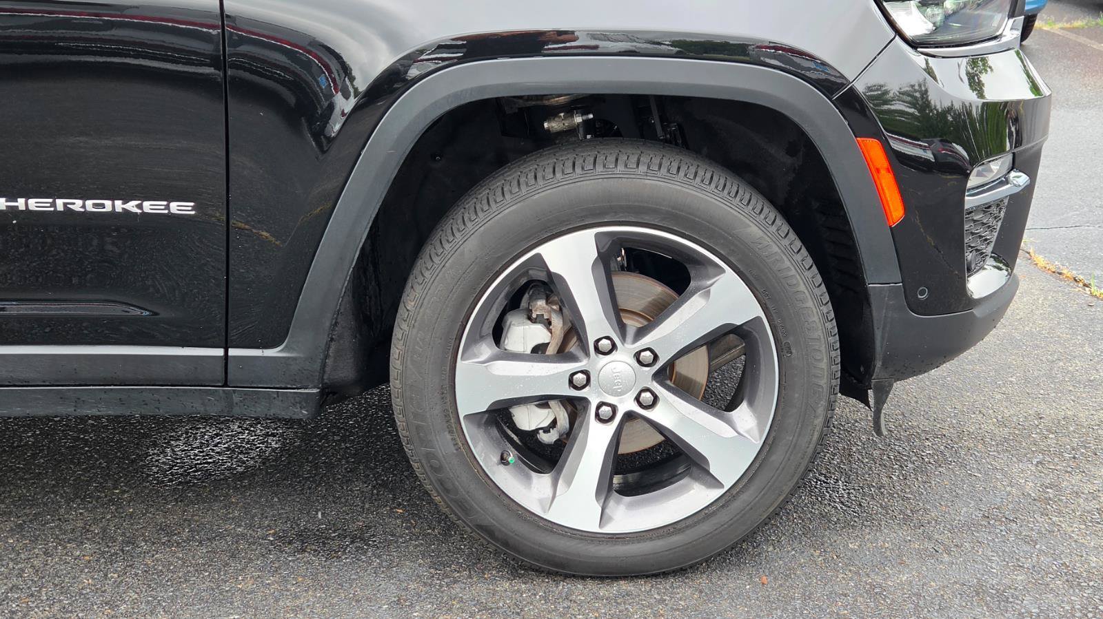 Used 2025 Jeep Grand Cherokee Limited w/ Luxury Tech Group II RWD image 18