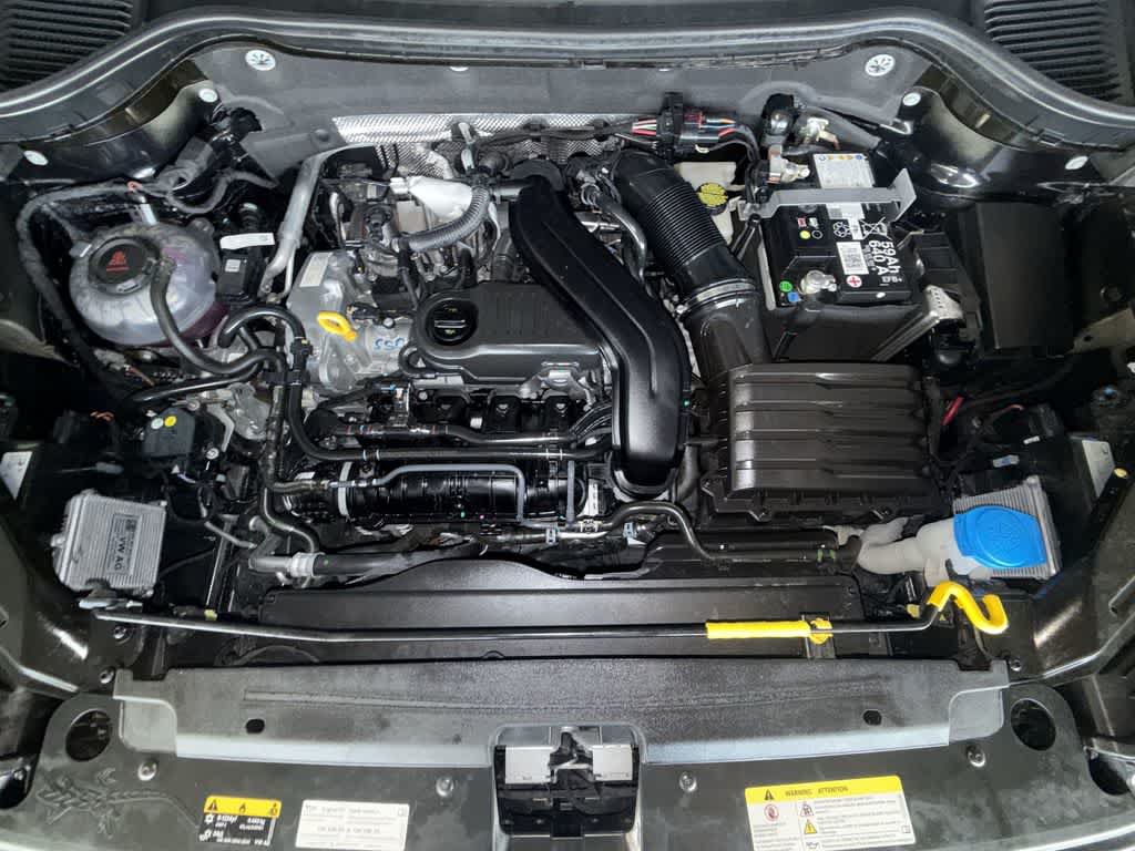 New 2025 Volkswagen Taos SE FWD image 12