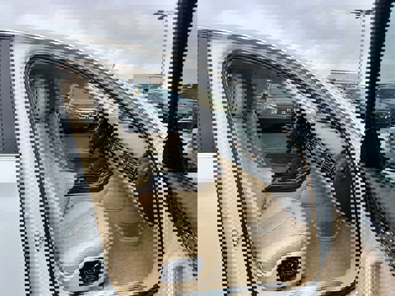 Used 2015 Audi A8 L 3.0T w/ Premium Package image 27