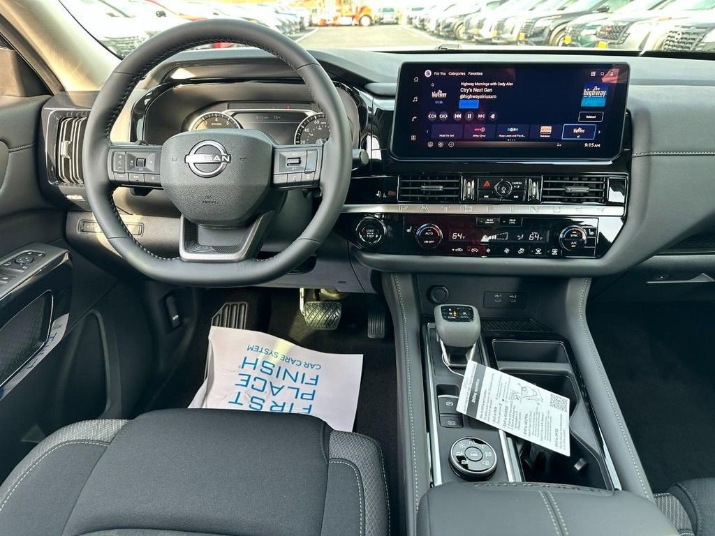 Used 2026 Nissan Pathfinder SV AWD/4WD image 5