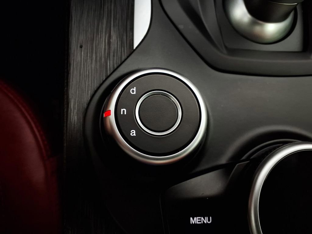 Used 2019 Alfa Romeo Giulia RWD image 23