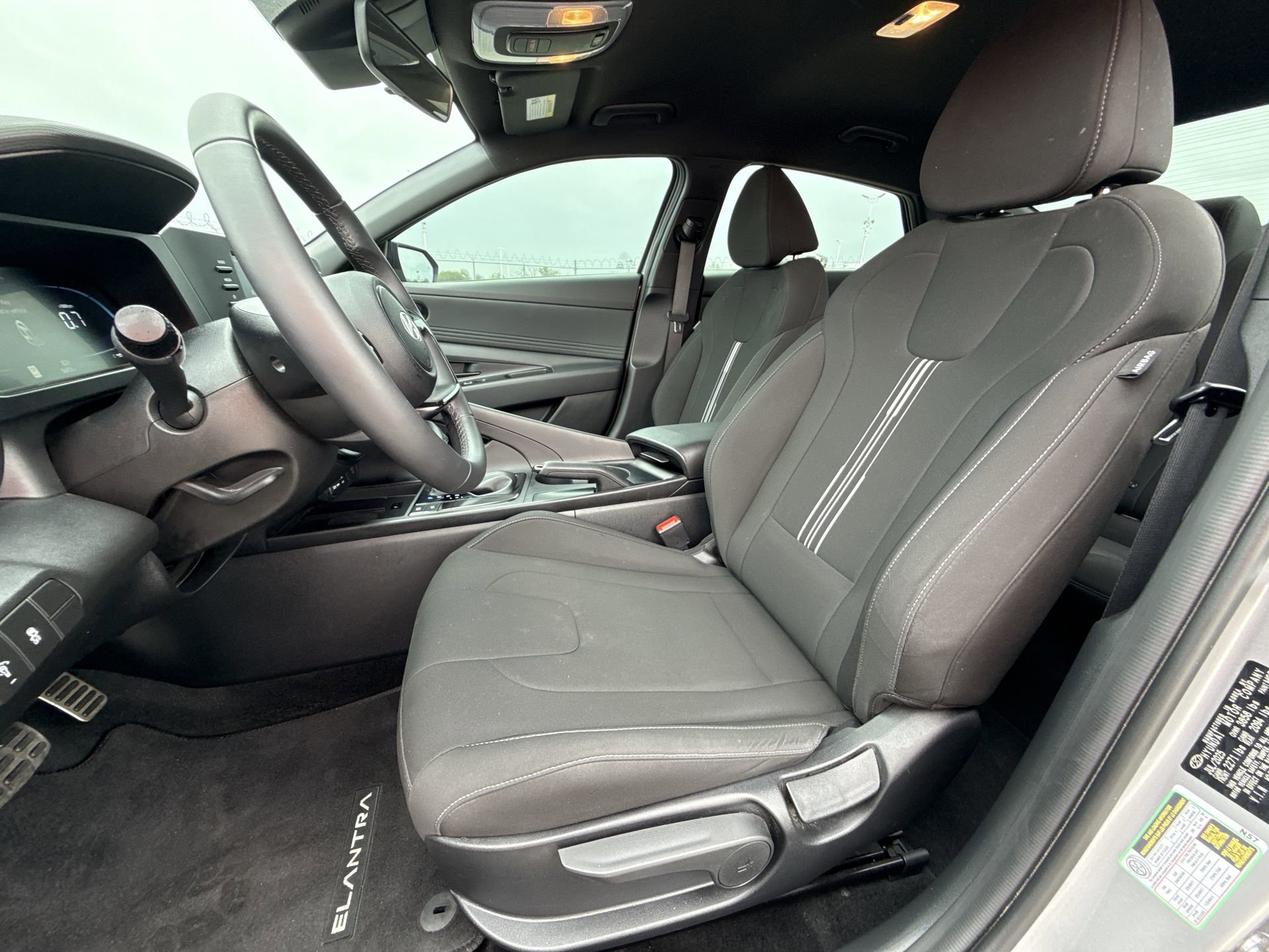 Used 2025 Hyundai Elantra Sport FWD image 13