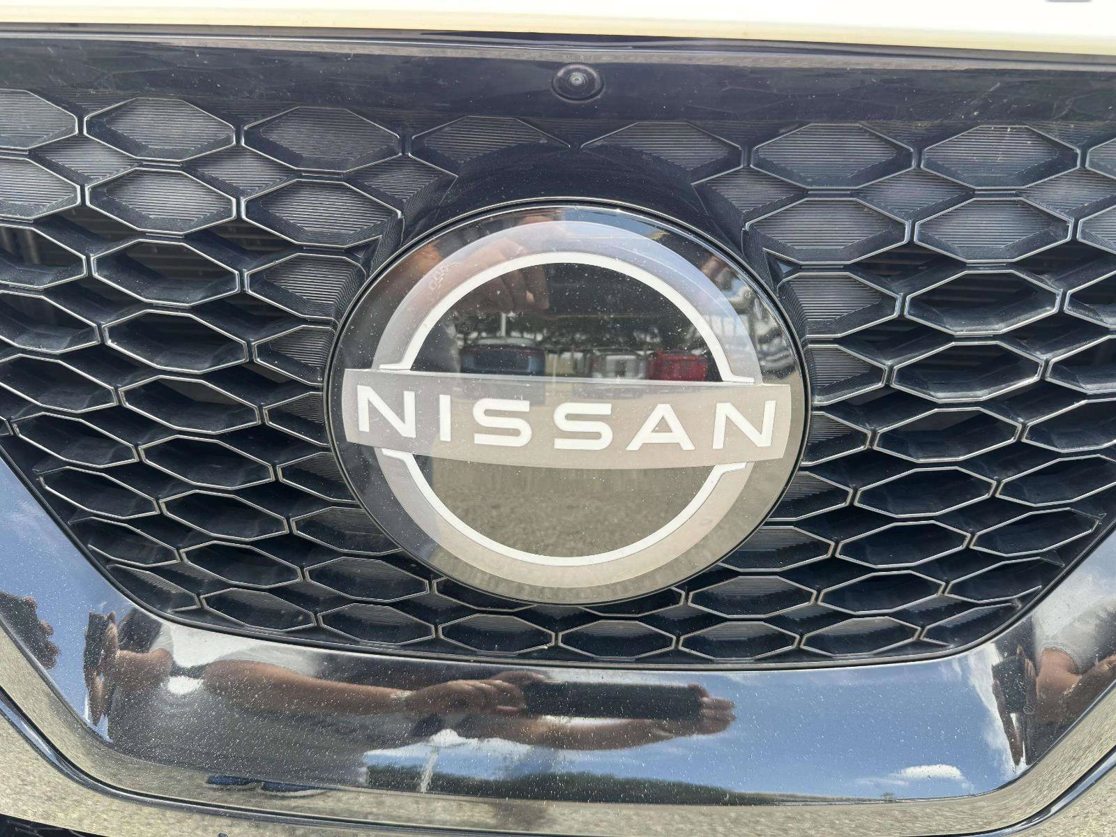 Used 2023 Nissan Maxima SR w/ Sport Mat Group FWD image 12