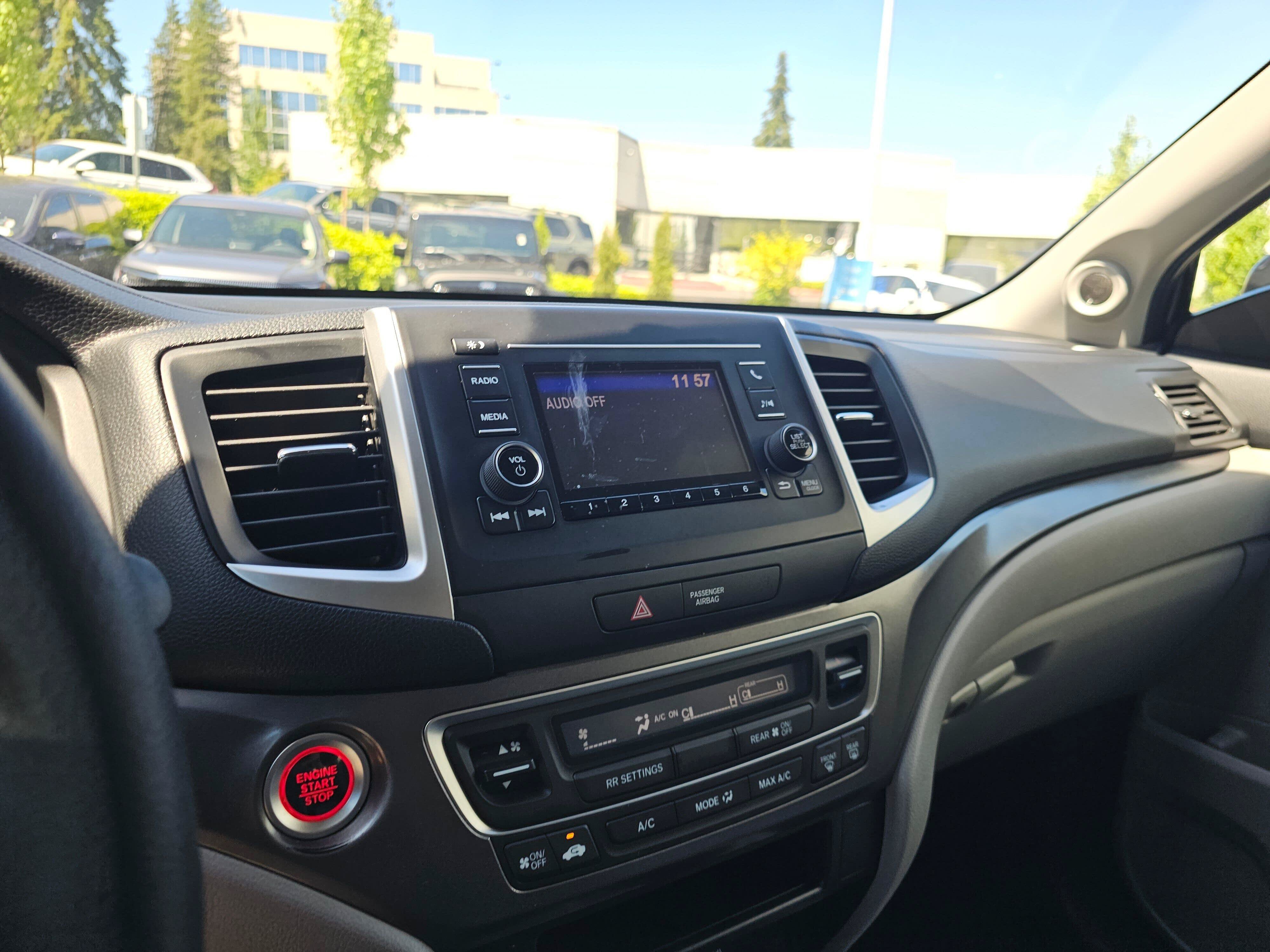 Used 2018 Honda Pilot LX image 25