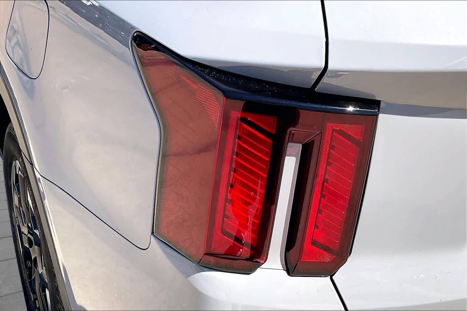 Used 2025 Kia Sorento S w/ Panoramic Sunroof Package FWD image 28