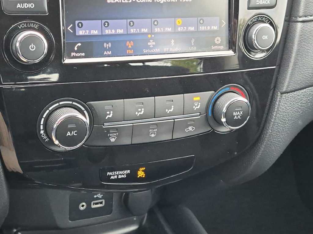Used 2018 Nissan Rogue S AWD/4WD image 19