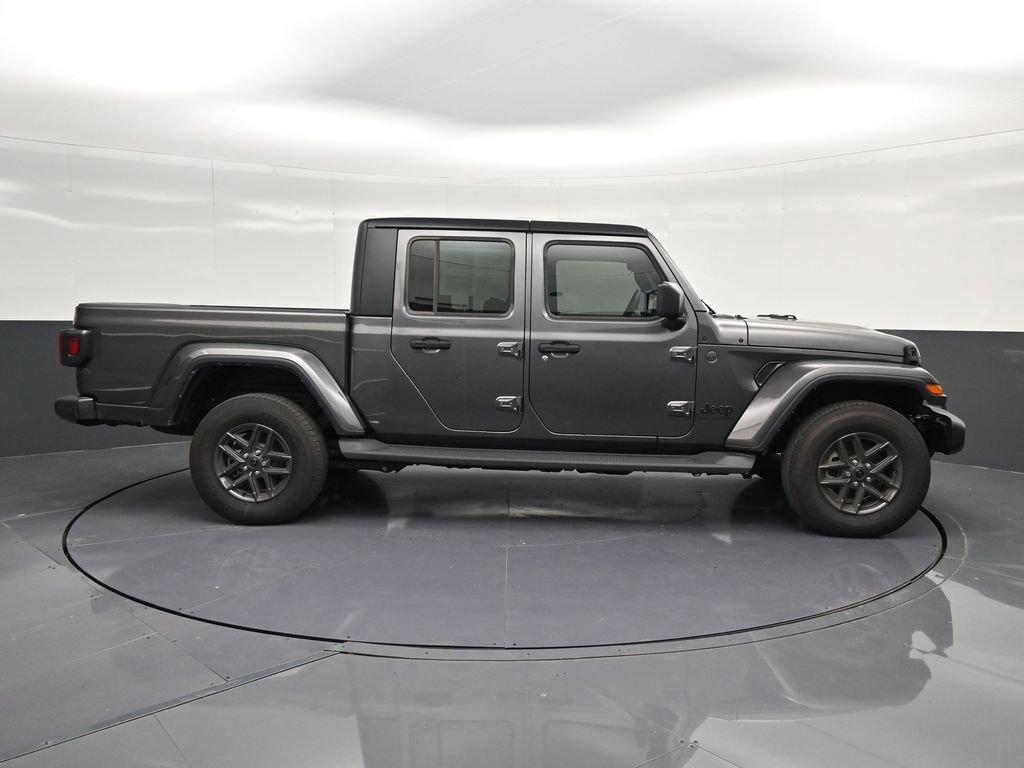Used 2025 Jeep Gladiator Sport AWD/4WD image 4