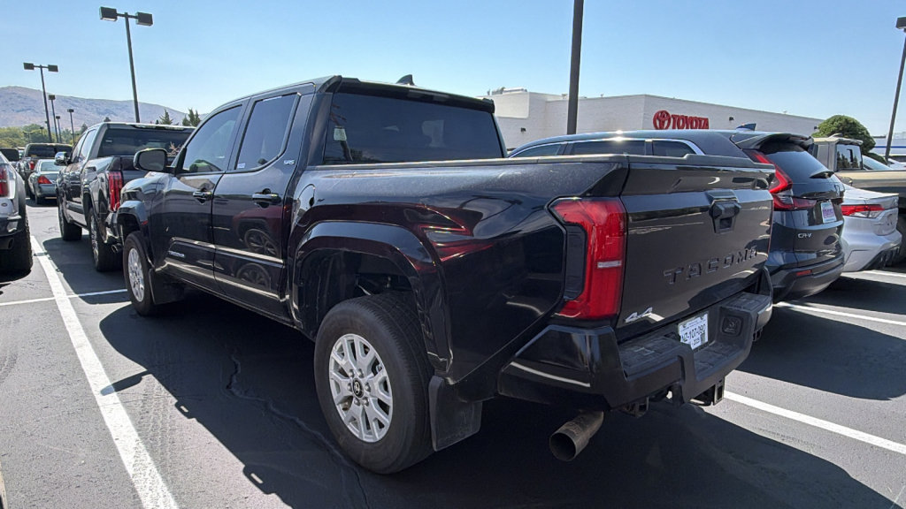 Certified 2025 Toyota Tacoma SR5 AWD/4WD image 3