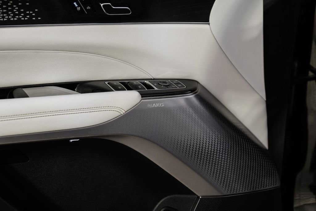 Used 2023 Cadillac Lyriq 2WD image 42