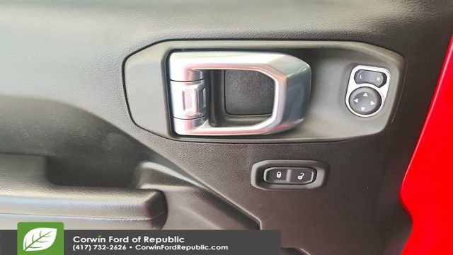 Used 2021 Jeep Gladiator Willys image 19