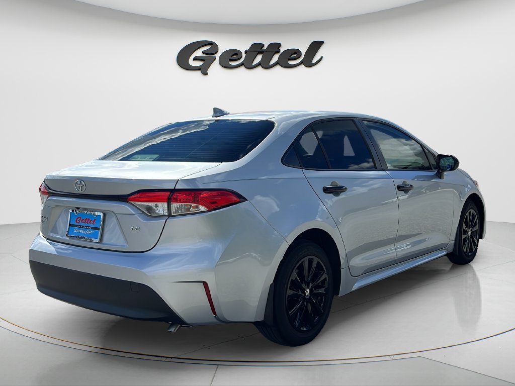 Used 2023 Toyota Corolla LE w/ LE Premium Package FWD image 5