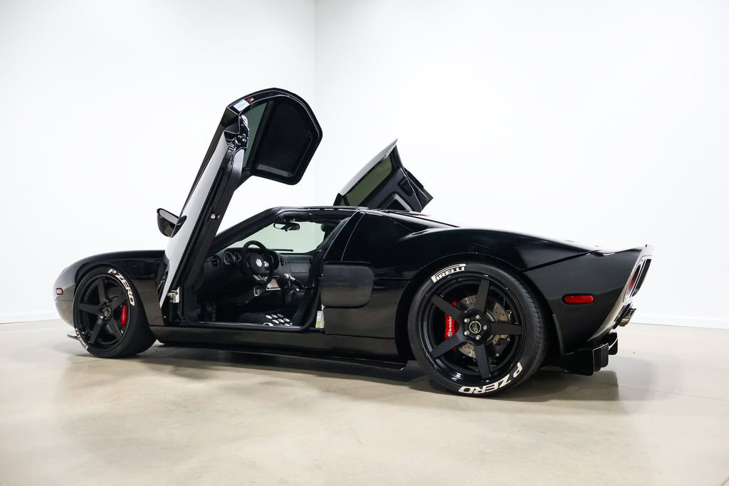 Used 2006 Ford GT RWD image 19