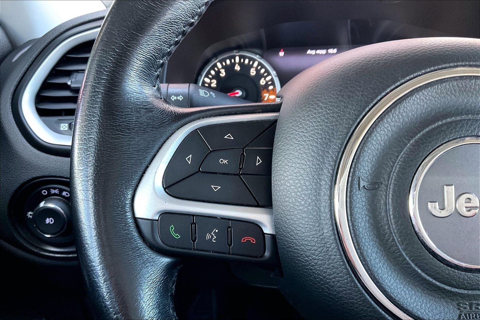 Used 2018 Jeep Renegade Latitude w/ UConnect 8.4 Nav Group image 10