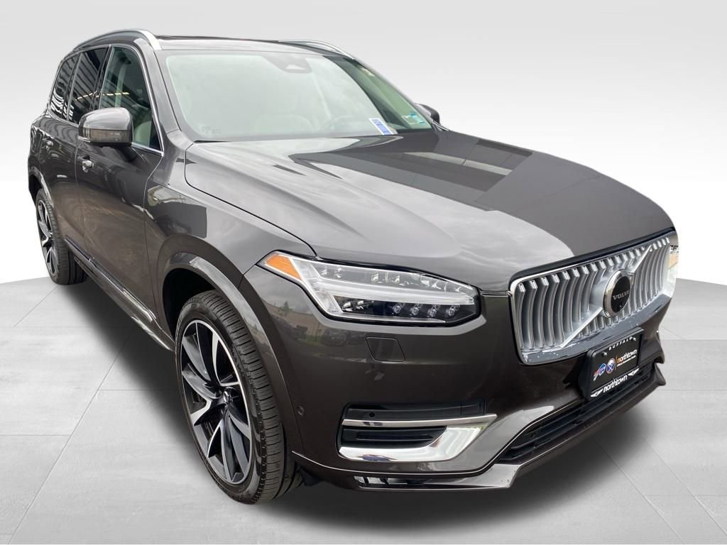 Used 2023 Volvo XC90 B6 Plus w/ Protection Package image 2