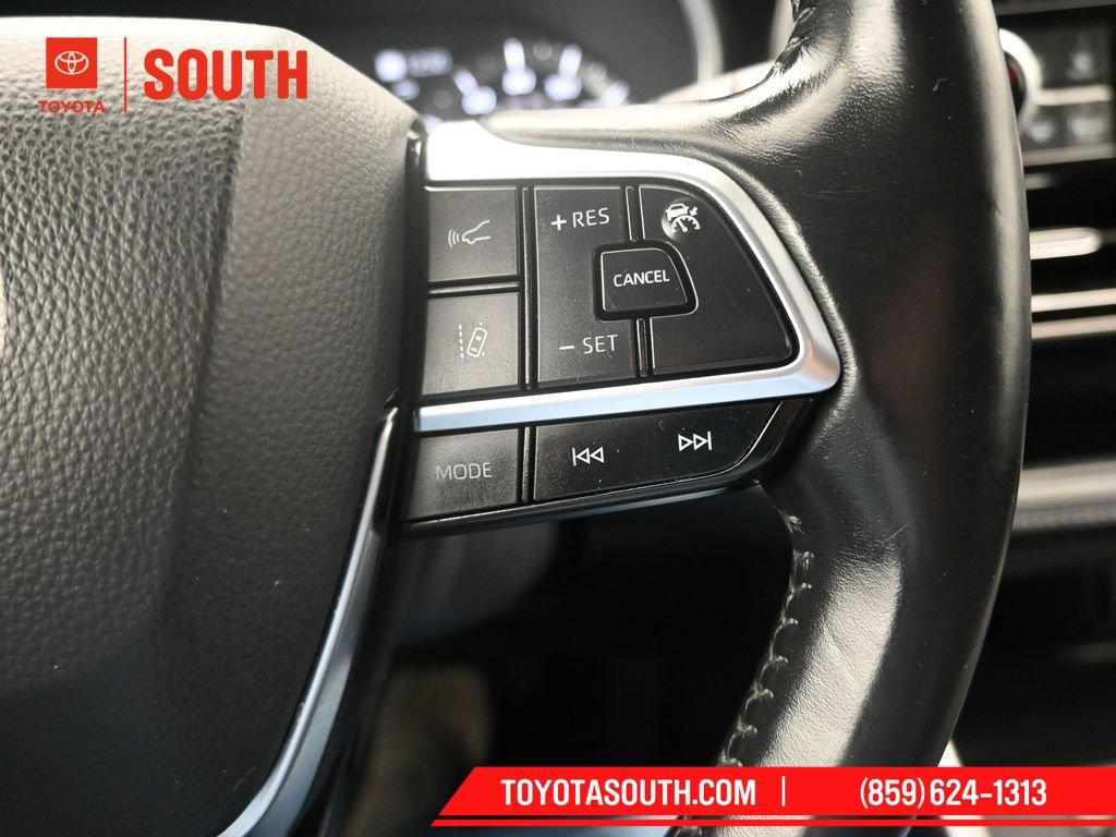Used 2020 Toyota Highlander XLE AWD/4WD image 26