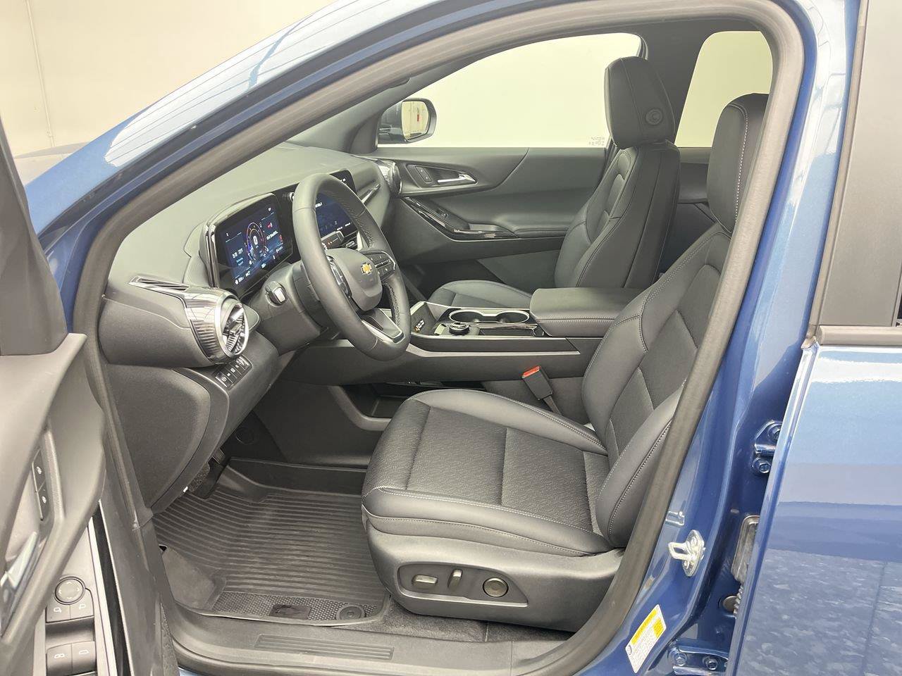 Used 2026 Chevrolet Equinox LT w/ Convenience Package II AWD/4WD image 10