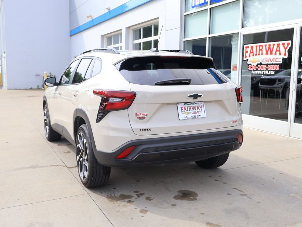 Certified 2026 Chevrolet Trax RS w/ Sunroof Package FWD image 8