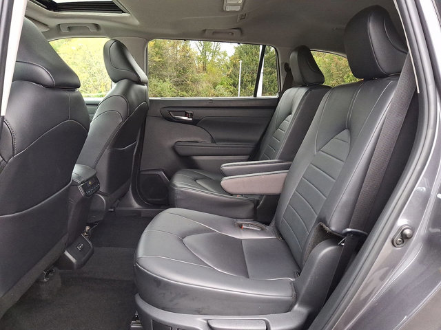 Used 2024 Toyota Highlander XLE image 22