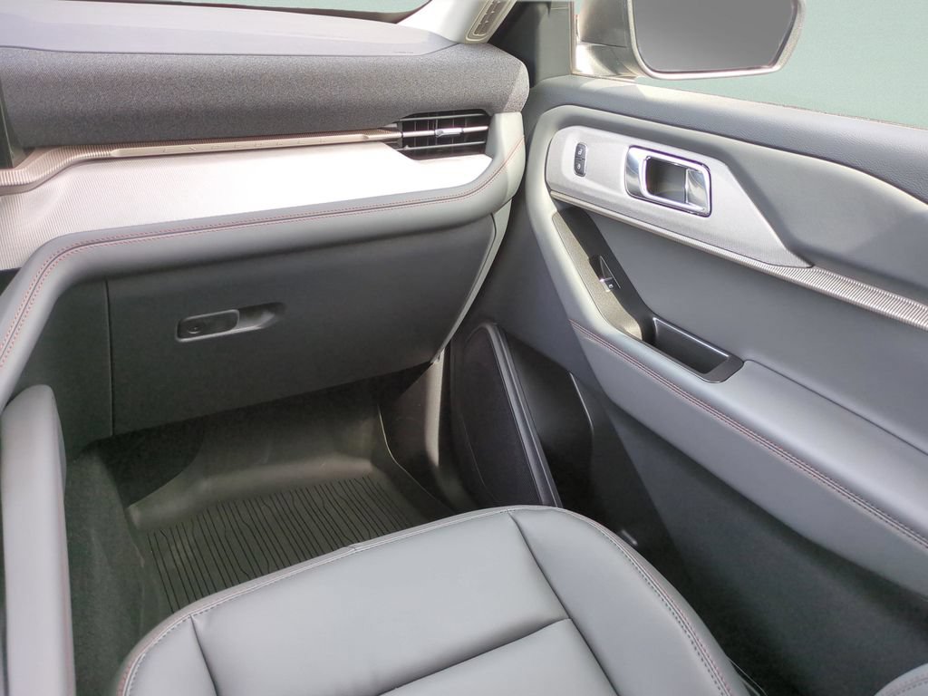 Used 2026 Ford Explorer Active w/ Active Comfort Package AWD/4WD image 13