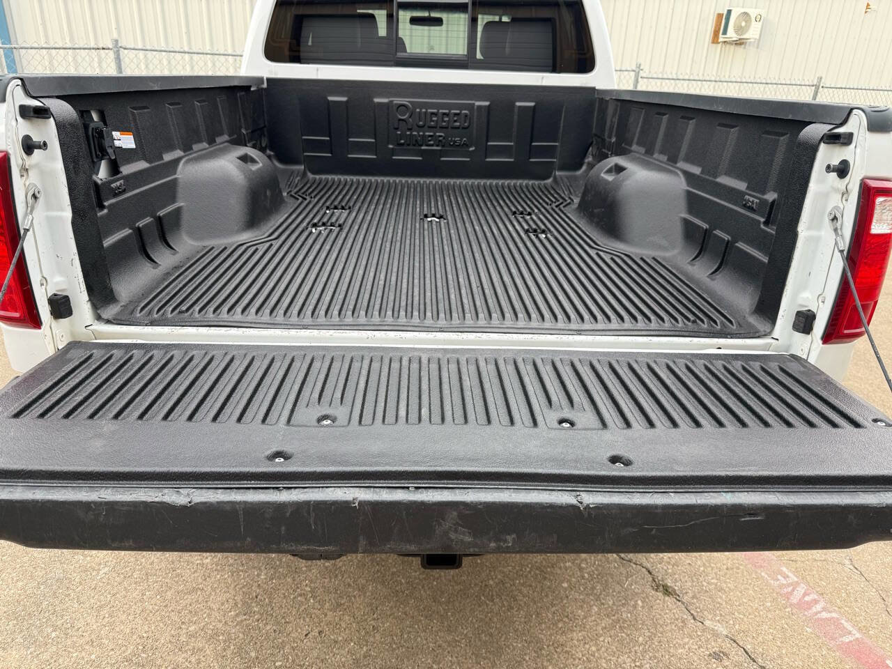 Used 2015 Ford F350 Lariat w/ Lariat Interior Package image 9