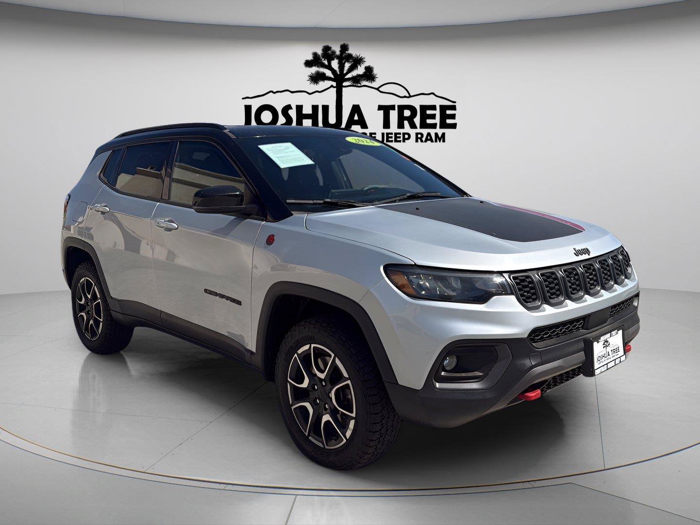 Used 2024 Jeep Compass Trailhawk AWD/4WD image 6