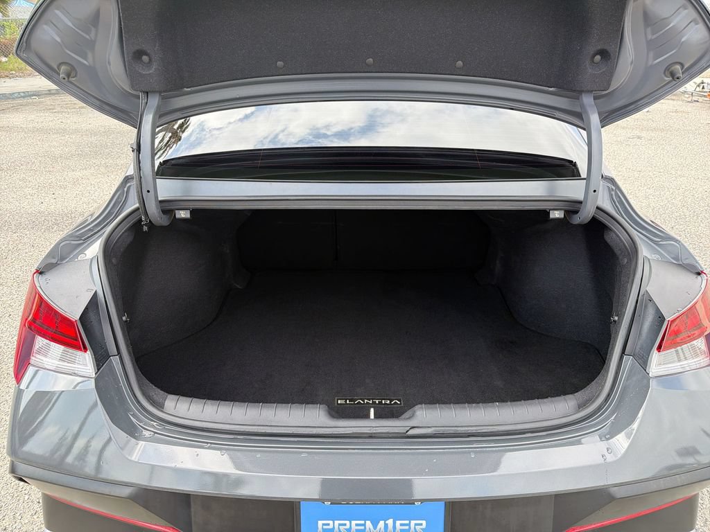 Used 2024 Hyundai Elantra SEL w/ Convenience Package FWD image 21