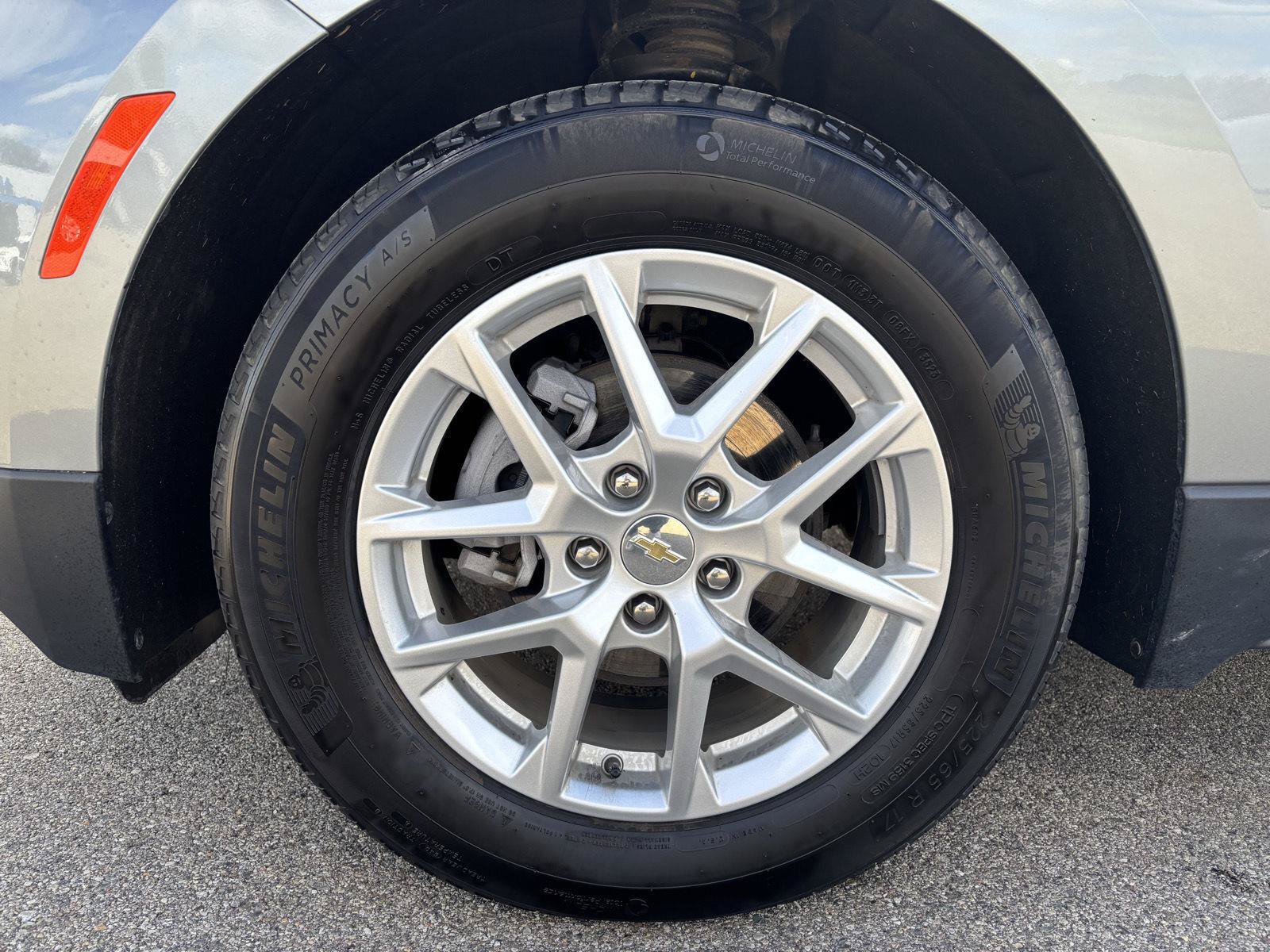 Used 2024 Chevrolet Equinox LT w/ LPO, Floor Liner Package FWD image 7