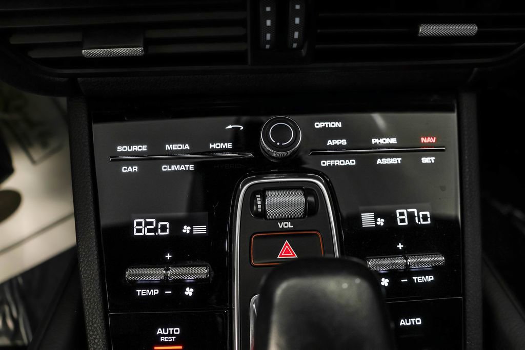 Used 2022 Porsche Cayenne Platinum Edition image 17