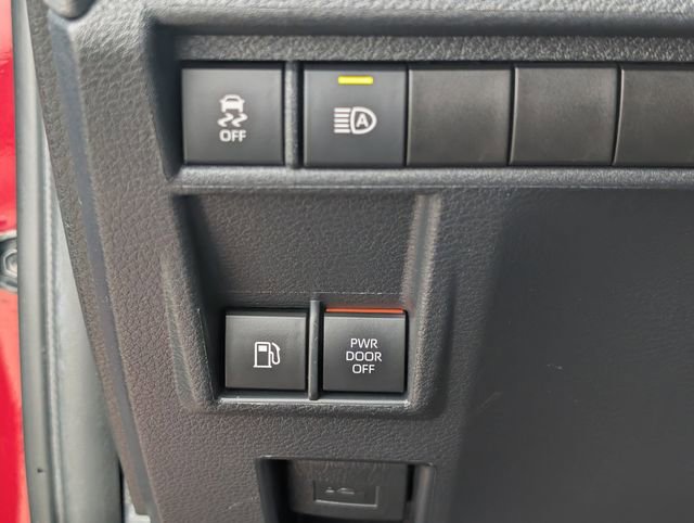 Used 2022 Toyota Sienna XSE image 28