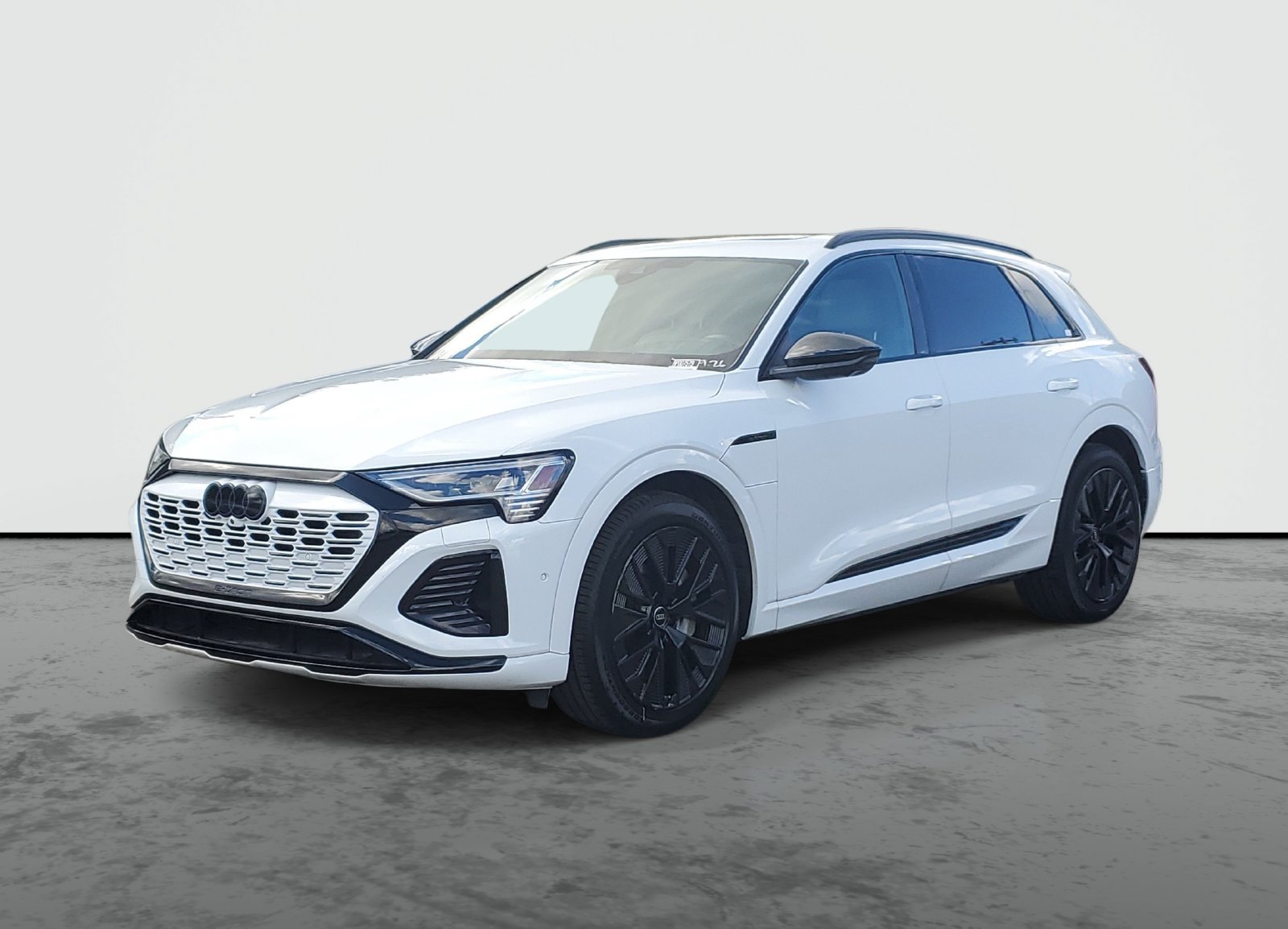 Used 2024 Audi Q8 e-tron Premium Plus AWD/4WD image 2