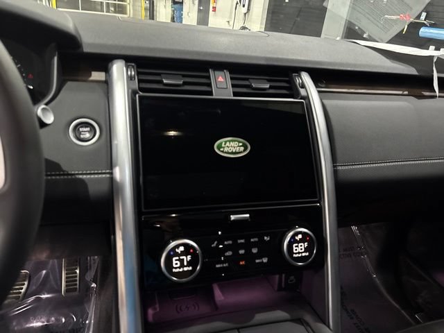 Used 2024 Land Rover Discovery Dynamic SE AWD/4WD image 19