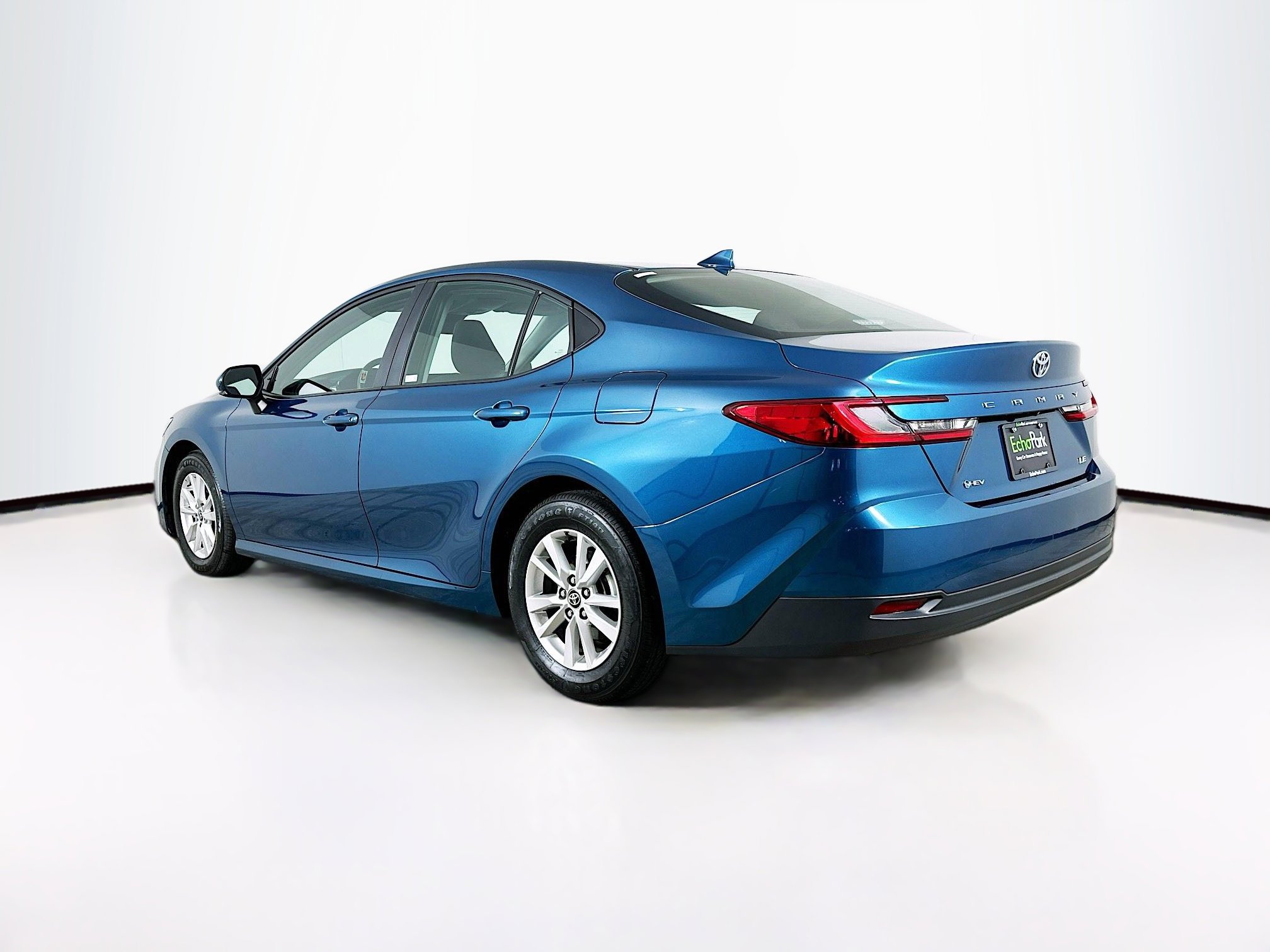 Used 2025 Toyota Camry LE image 5