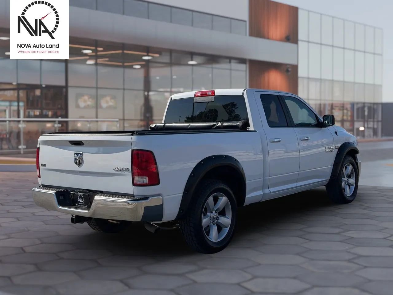 Used 2017 RAM 1500 Classic SLT AWD/4WD image 11