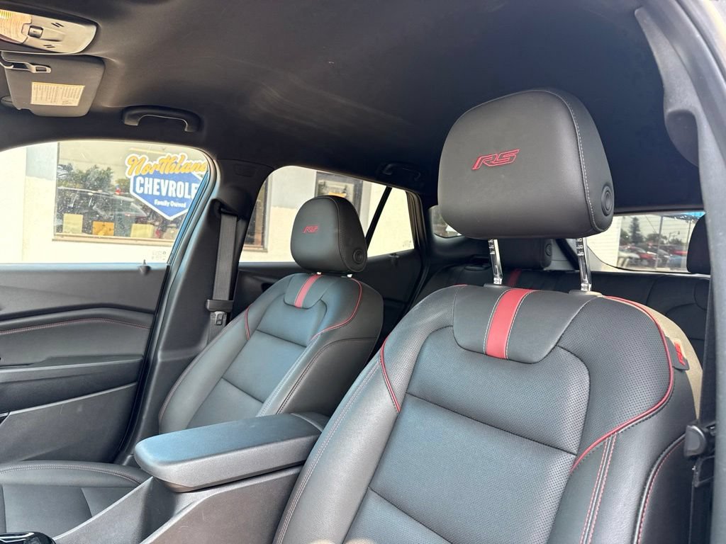 Used 2025 Chevrolet Trax RS FWD image 23