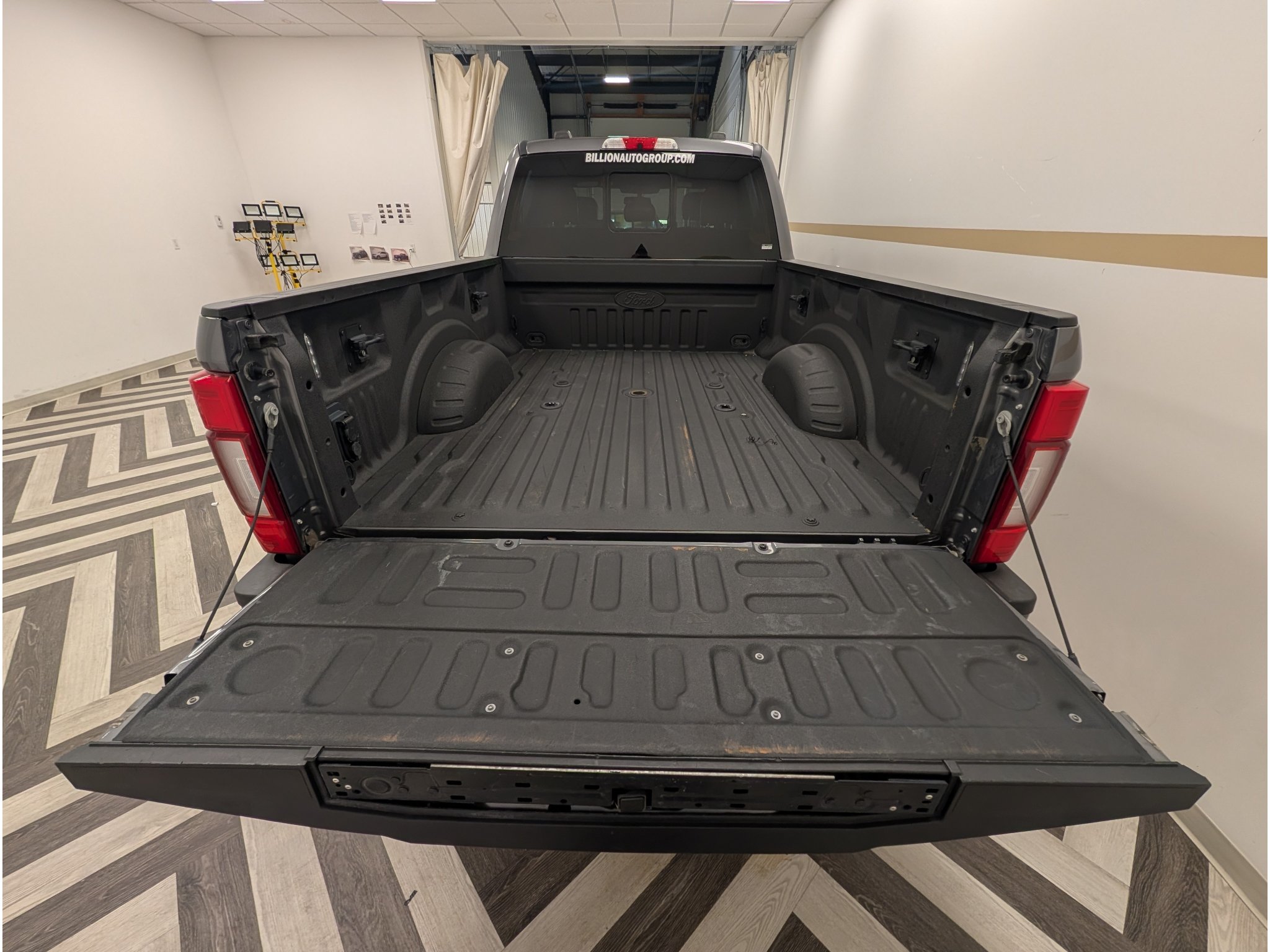 Used 2022 Ford F350 Platinum AWD/4WD image 25