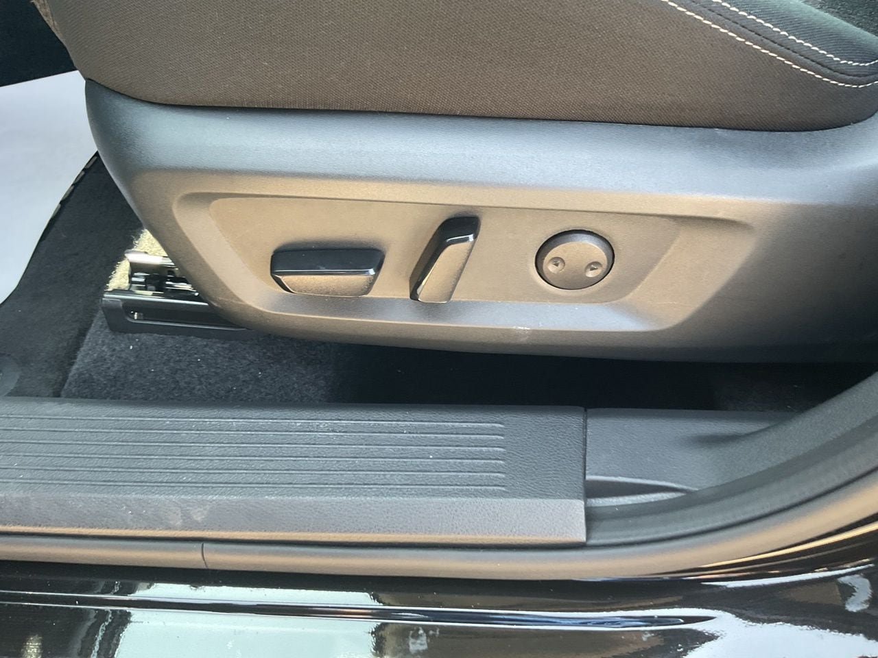 Used 2026 Nissan Rogue SV FWD image 9