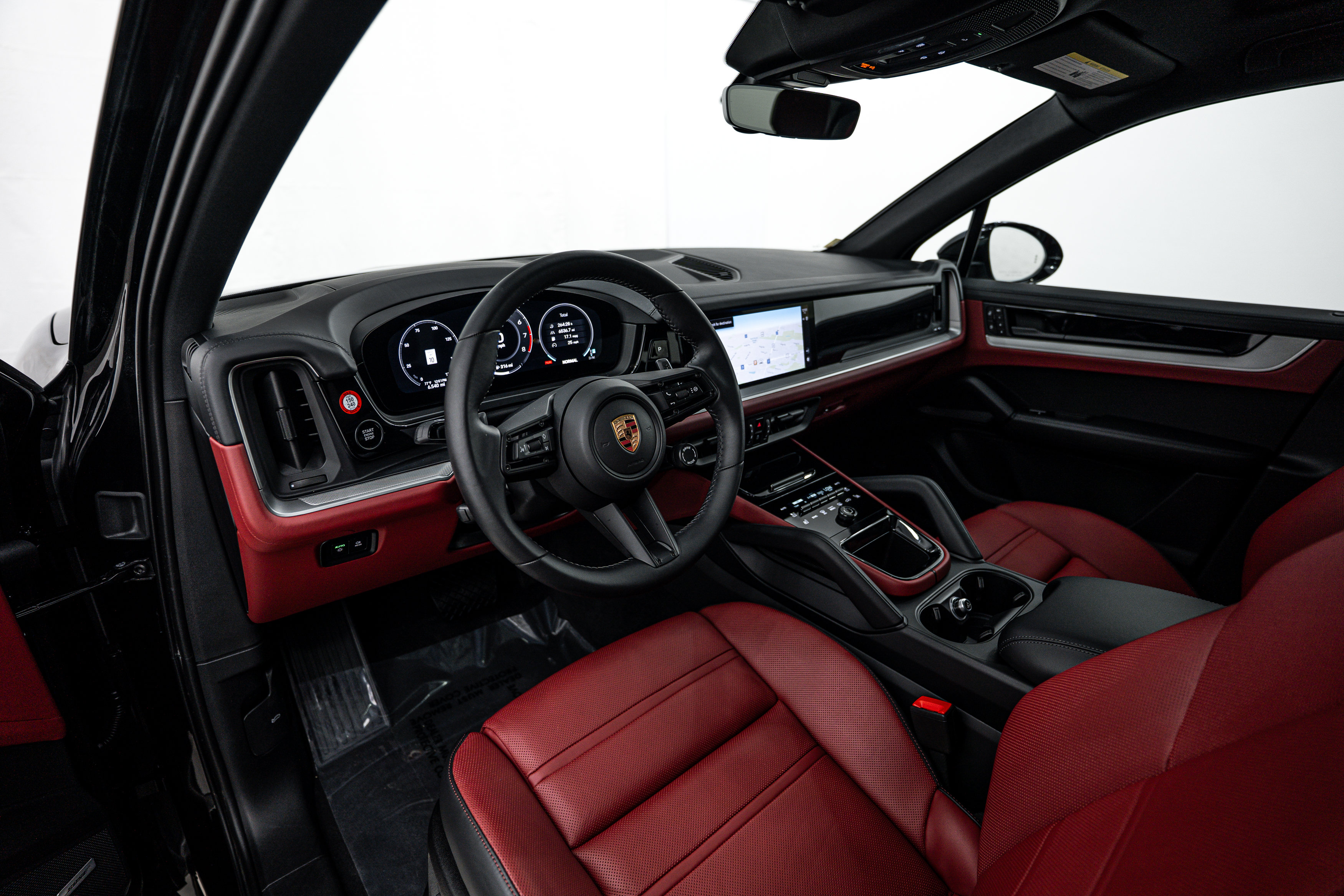 Certified 2026 Porsche Cayenne AWD/4WD image 4