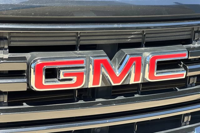 Used 2023 GMC Acadia SLE w/ Driver Convenience Package FWD image 41