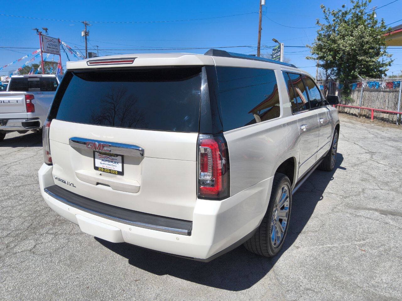 Used 2015 GMC Yukon XL Denali w/ Touring Package RWD image 4