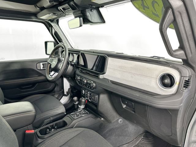 Used 2024 Jeep Wrangler Unlimited Sahara w/ Technology Group image 31