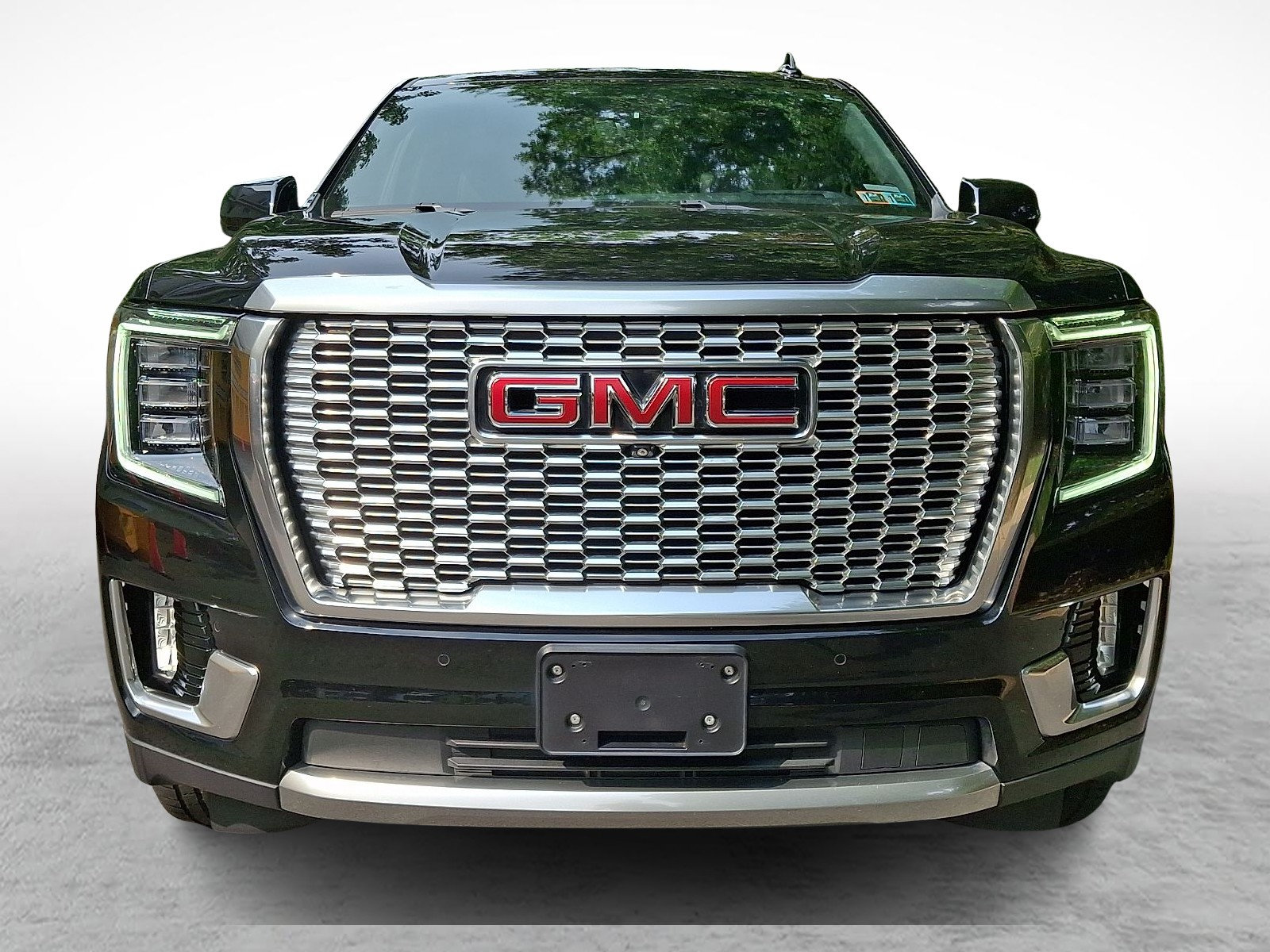 Used 2021 GMC Yukon Denali w/ Denali Premium Package AWD/4WD image 2