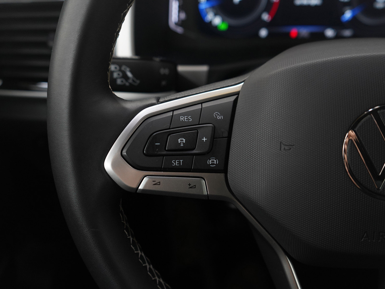 Used 2023 Volkswagen Atlas Cross Sport SE image 26