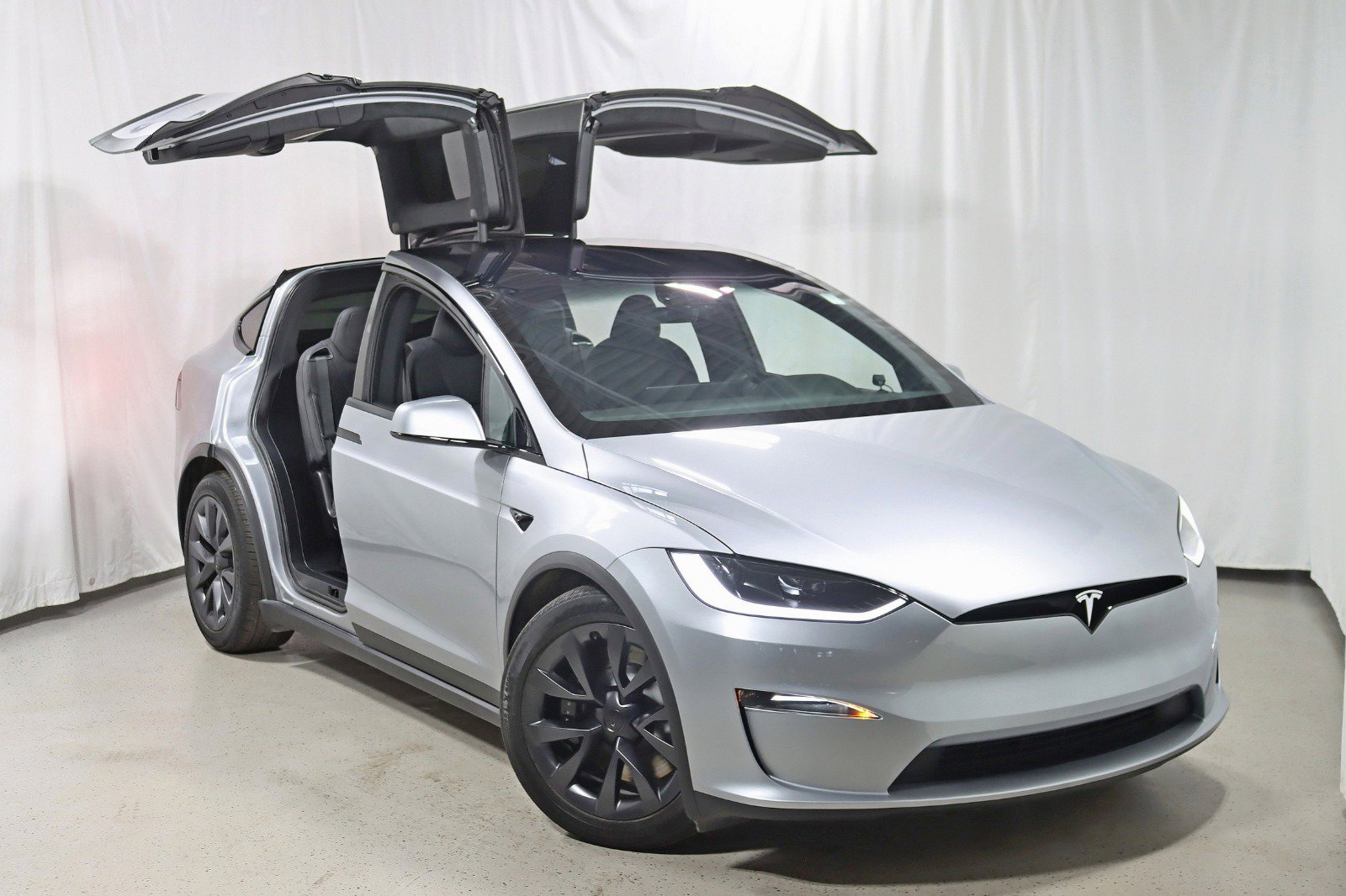 Used 2025 Tesla Model X image 8