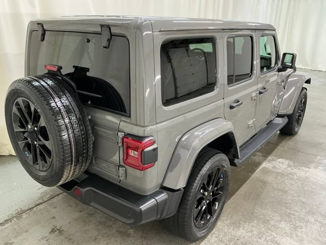 Used 2022 Jeep Wrangler Unlimited Sahara w/ Cold Weather Group AWD/4WD image 3