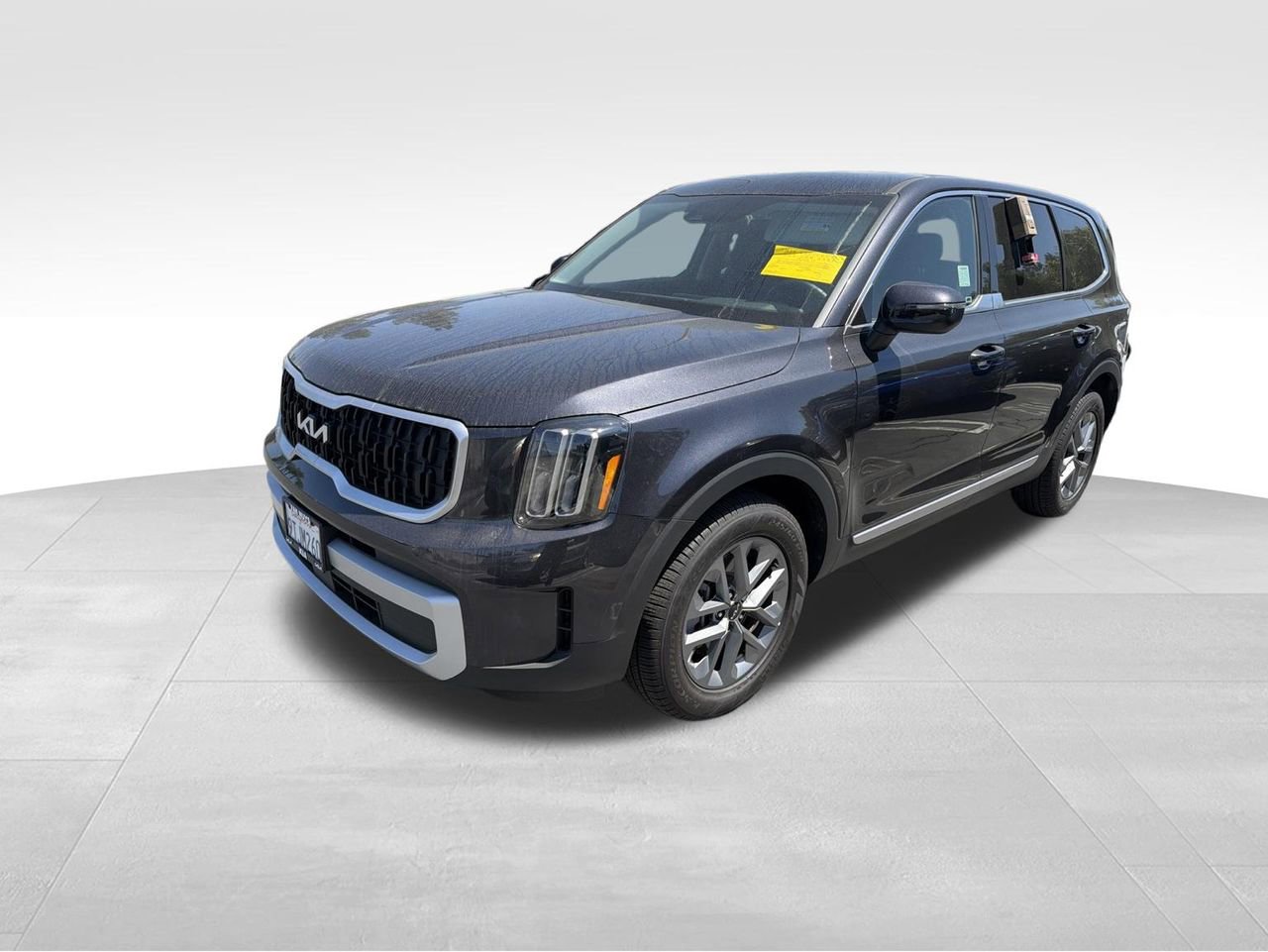Used 2025 Kia Telluride LX FWD image 3